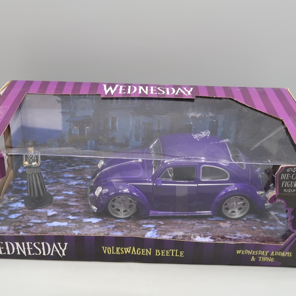 Jada Toys 1:24 Diecast Volkswagen Beetle Purple Car Wednesday Figure